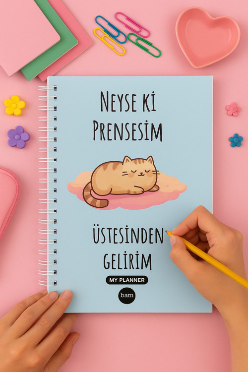 Neyse Ki Prensesim| Tasarımlı Spiralli Sticker'Lı Tarihsiz Konuşan Ajanda Haftalık Planlayıcı Defter