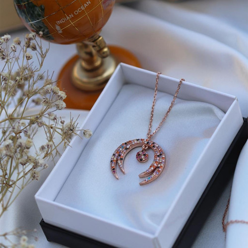 Hilal Çerçeveli Renkli Zirkon Taşlı Rose Gold Kaplama Gümüş Kolye