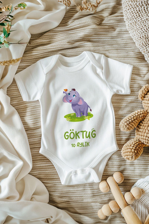 %100 Pamuk Kısa Kollu Kişiye Özel Aylık Desenli Çıtçıtlı Bebek Body Zıbın Beyaz
