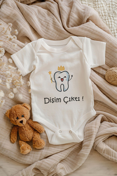 %100 Pamuk Kısa Kollu Dişim Çıktı Desenli Çıtçıtlı Bebek Body Zıbin Beyaz