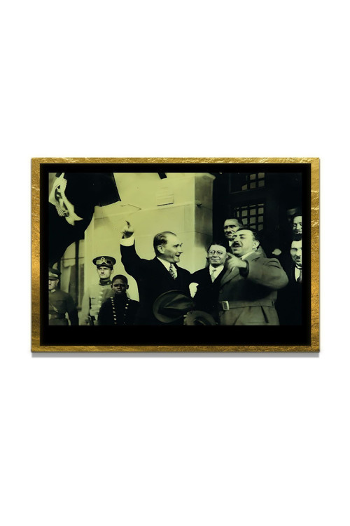 Yapay Zeka İle Yenilenmiş Atatürk Fotoğrafları Siyah Beyaz Cam Tablo, 3D Dekoratif Baskı 240