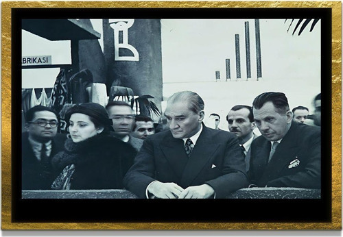 Yapay Zeka İle Yenilenmiş Atatürk Fotoğrafları Siyah Beyaz Cam Tablo, 3D Dekoratif Baskı 216