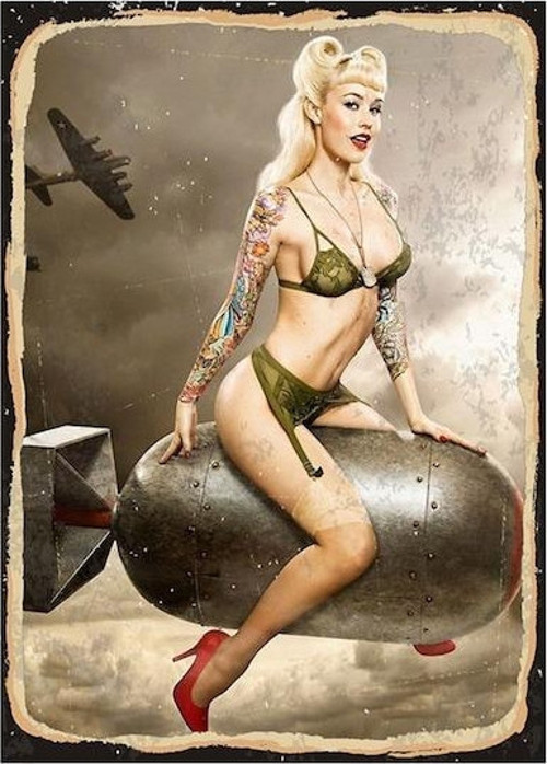 Savaş Uçağında Seksi Sarışın Tasarım Ahşap Poster 20x30