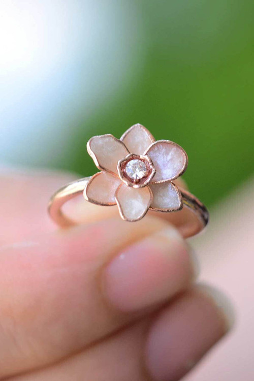 Gardenya Beyaz Taşlı Papatya Motifli 925 Ayar Kadın Gümüş Yüzük