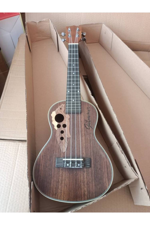 Venge Ağacı Özel İşlemeli Concert Ukulele Soft Case Kılıflı