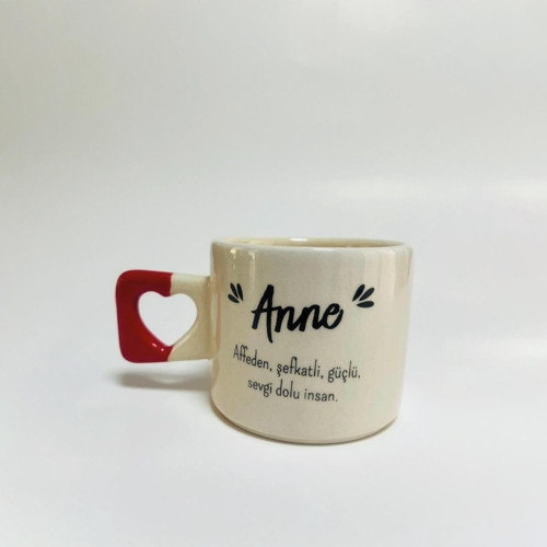 "Anne" Baskılı Kırmızı Kalp Kulplu Kupa
