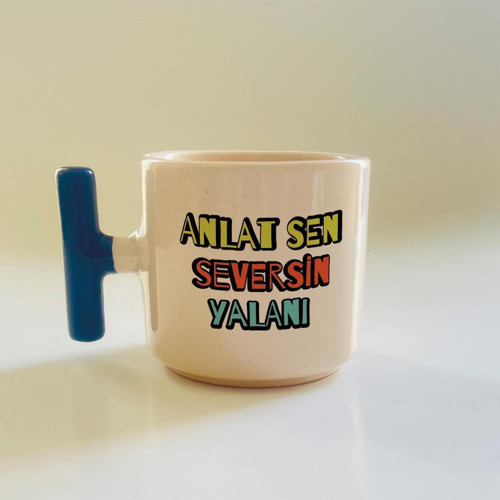 Anlat Sen Seversin Yalanı Baskılı Mavi Kulplu T Kupa
