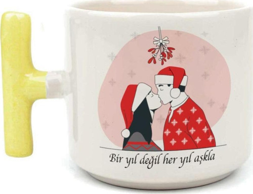 Bir Yıl Değil Her Yıl Aşkla Baskılı Sarı Kulplu T Yılbaşı Kupası