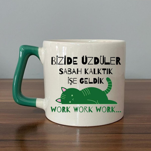 Bizide Üzdüler Sabah Kalktık İşe Geldik Baskılı Yeşil Kulplu D Kupa