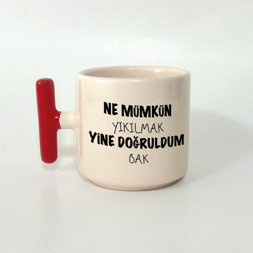 Ne Mümkün Yıkılmak Yine Doğruldum Bak Baskılı Kırmızı Kulplu T Kupa