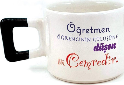 Öğretmen Öğrencinin Gülüşüne Düşen İlk Cemredir Baskılı Siyah Kulplu Kare Kupa