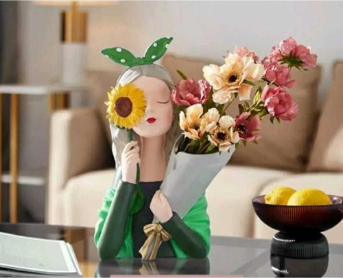 Dekoratif Çiçekli Buket Tutan Kız Vazo Biblo Fıstık Yeşili-yeşil 34x27cm