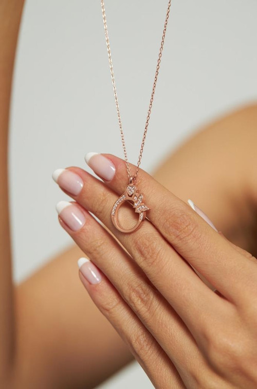 Zirkon Taşlı Rose Yüzük Motifli Gümüş Kolye