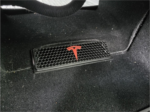 Tesla Model Y Bal Peteği Havalandırma Izgarası