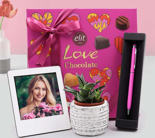 Çerçeve & Spesiyal Çikolata & Pembe Touch Pen & Canlı Sukulent Çiçek & Saksı Hediye Seti