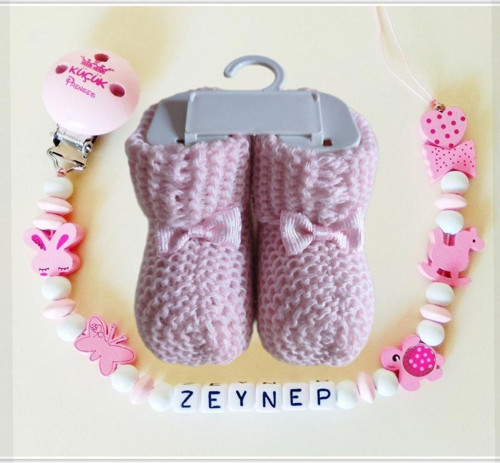 İsimli Bebek Emzik Zinciri ve Patik Seti BEZYI993
