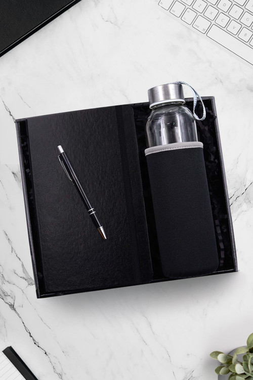 Gümüş Renk Detaylı Tükenmez Kalem & Siyah Defter & Siyah Özel Kılıflı 500Ml Su Matarası Hediye Seti