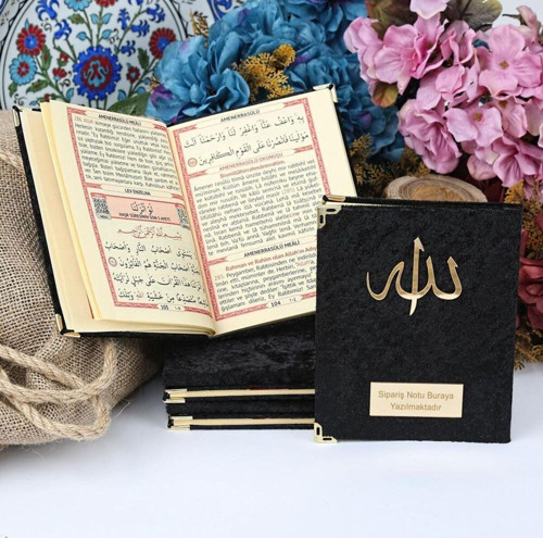 Kadife Kaplı Yasin Kitabı (Çanta Boy 12×16, 128 Sayfa) Allah Lafızlı, Isim Baskılı - Siyah
