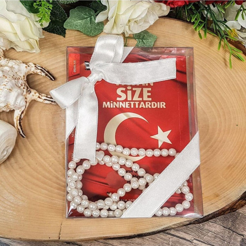 Yasin Kitabı Çanta Boy 80 Sayfa Asetatlı (Türk Bayraklı), Kokulu Tesbih, Asetat Kutulu (17×15) Mevli