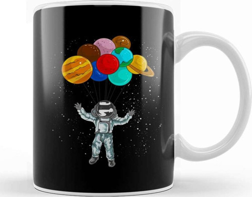 Astronaut In Space Flying With Planet Balloons Kupa Bardak Porselen