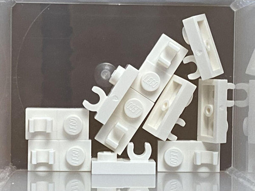 Custom MOC Akseusar Plate Modified 1 x 2 Ortada O Clip Beyaz Tuğla