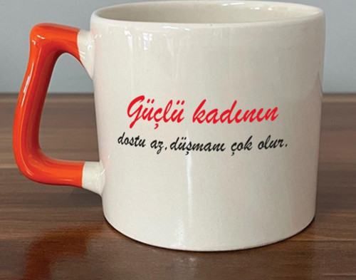Güçlü Kadının Dostu Az, Düşmanı Çok Olur Baskılı Kadınlar Günü Turuncu Kulplu D Kupa