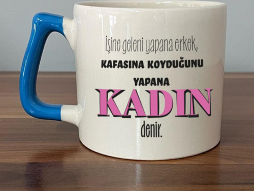 İşine Geleni Yapana Erkek Baskılı Kadınlar Günü Mavi Kulplu D Kupa