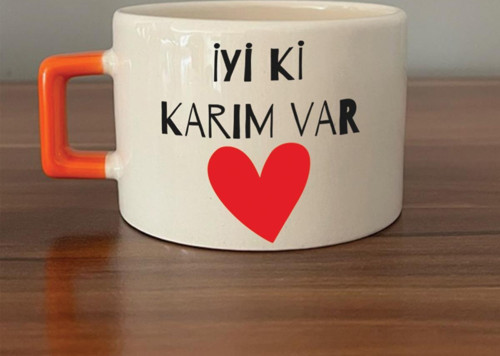 İyi Ki Karım Var Baskılı Turuncu Kulplu C Sevgililer Günü Fincanı