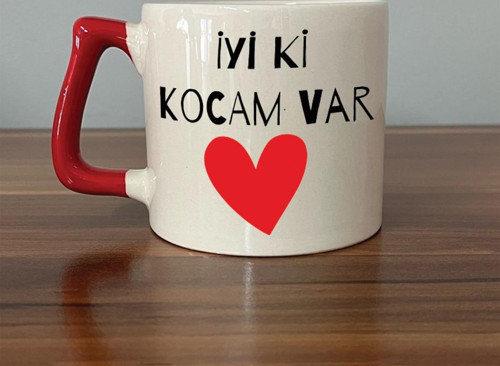 İyi Ki Kocam Var Baskılı Kırmızı Kulplu D Sevgililer Günü Kupası