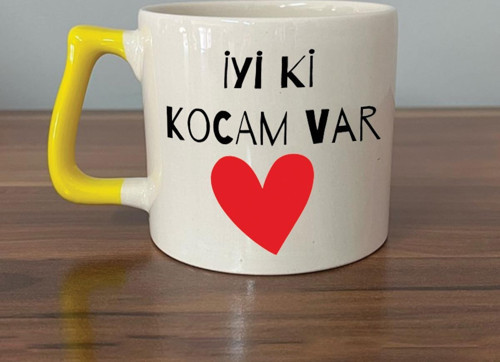 İyi Ki Kocam Var Baskılı Sarı Kulplu D Sevgililer Günü Kupası
