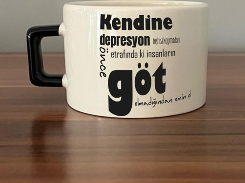 Kendine Depresyon Teşhisi Koymadan Önce Baskılı Siyah Kulplu C Fincan