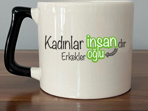 Kadınlar İnsandır, Erkekler İnsanoğlu Baskılı Kadınlar Günü Siyah Kulplu D Kupa