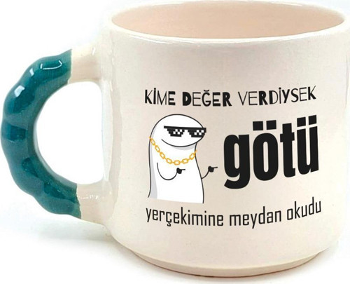Kime Değer Verdiysek Götü Yerçekimine Meydan Okudu Baskılı Yeşil Kulplu Boncuk Kupa