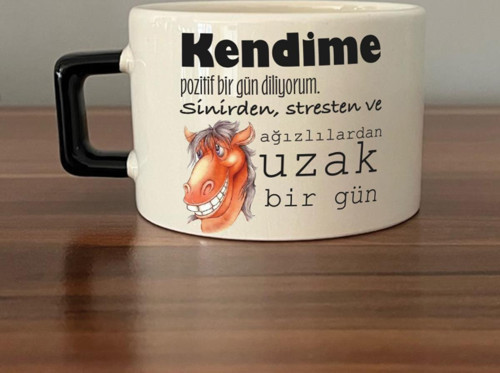 Kendime Pozitif Bir Gün Diliyorum Baskılı Siyah Kulplu C Fincan