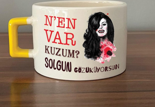 Nen Var Kuzum? Baskılı Sarı Kulplu C Fincan