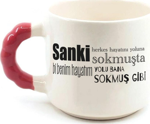 Sanki Herkes Hayatını Yoluna Sokmuşta Baskılı Kırmızı Kulplu Boncuk Kupa