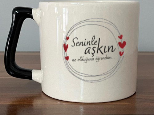 Seninle Aşkın Ne Olduğunu Öğrendim Baskılı Siyah Kulplu D Kupa