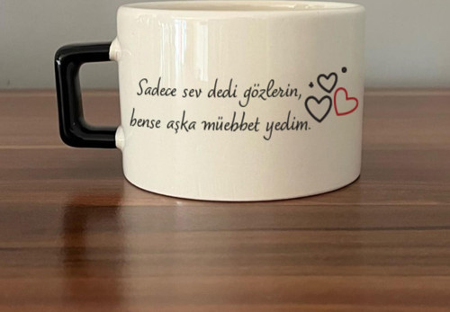 Sadece Sev Dedi Gözlerin Baskılı Siyah Kulplu C Fincan