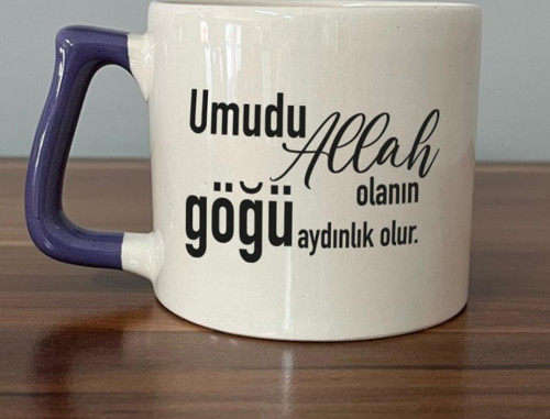 Umudu Allah Olanın Göğü Aydınlık Olur Baskılı Mor Kulplu D Kupa