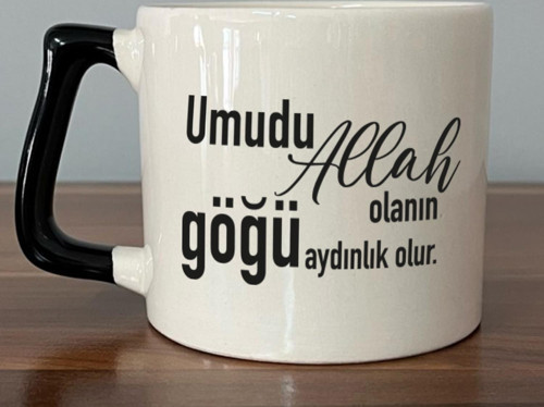 Umudu Allah Olanın Göğü Aydınlık Olur Baskılı Siyah Kulplu D Kupa