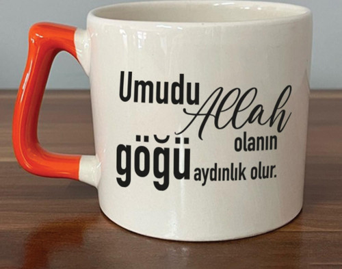 Umudu Allah Olanın Göğü Aydınlık Olur Baskılı Turuncu Kulplu D Kupa