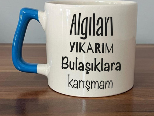 Algıları Yıkarım Bulaşıklara Karışmam Baskılı Mavi Kulplu D Kupa