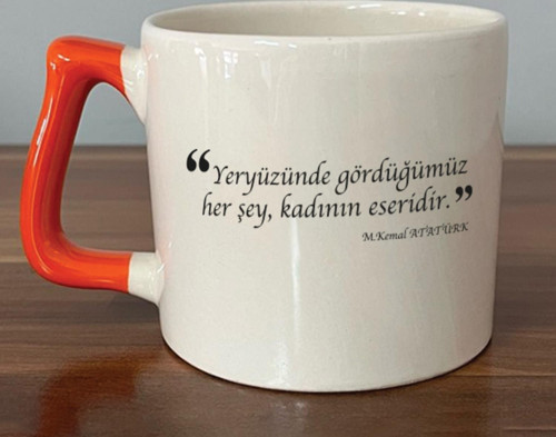 Yeryüzünde Gördüğümüz Her Şey, Kadının Eseridir Baskılı Turuncu Kulplu D Kupa