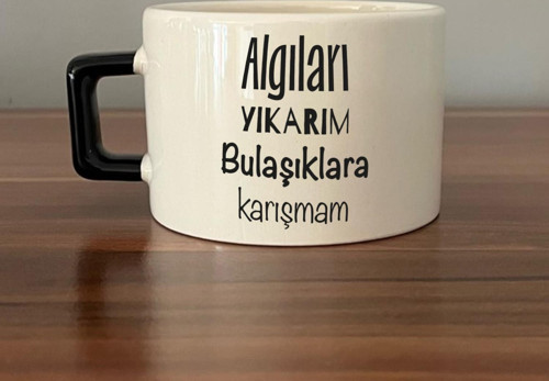 Algıları Yıkarım Bulaşıklara Karışmam Baskılı Siyah Kulplu C Fincan