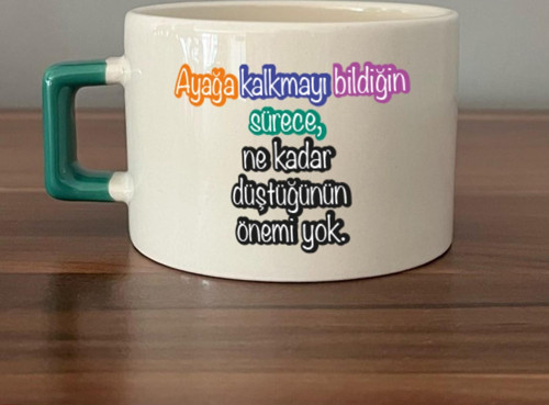 Ayağa Kalkmayı Bildiğin Sürece Baskılı Kadınlar Günü Yeşil Kulplu C Fincan