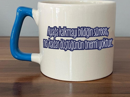 Ayağa Kalkmayı Bildiğin Sürece Renksiz Baskılı Mavi Kulplu D Kupa