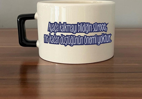 Ayağa Kalkmayı Bildiğin Sürece Renksiz Baskılı Siyah Kulplu C Fincan