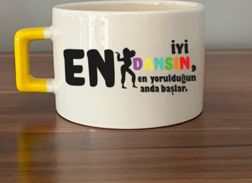 En İyi Dansın Baskılı Kadınlar Günü Sarı Kulplu C Fincan