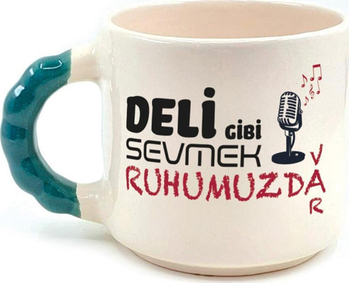 Deli Gibi Sevmek Ruhumuzda Var Baskılı Yeşil Kulplu Boncuk Kupa