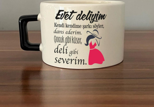Evet Deliyim Baskılı Kadınlar Günü Siyah Kulplu C Fincan
